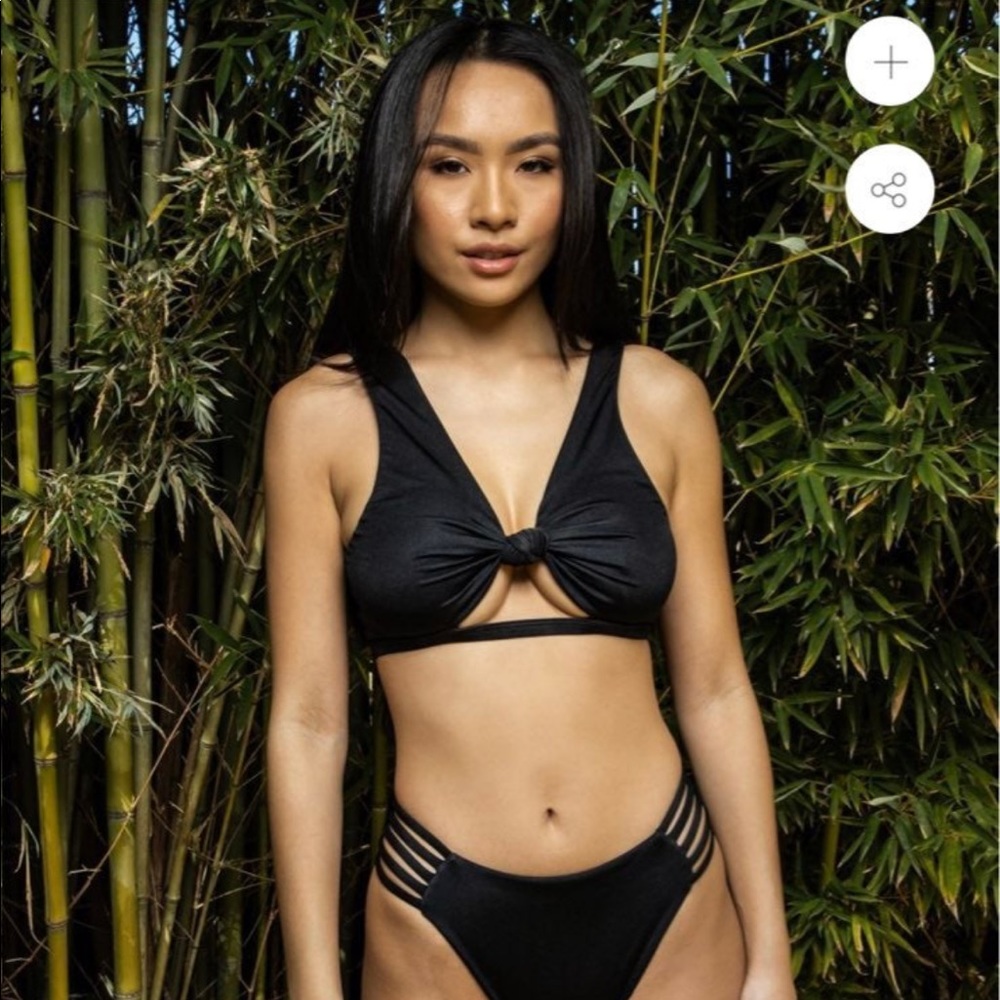 NWT buffbunny swim twisted top